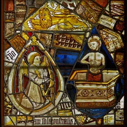 Christus des Mitleids erhebt sich aus dem Grab; auch ein Musikerengel mit Harfe und der Löwe des Heiligen Markus zwischen Fragmenten
