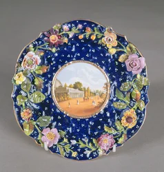Chamberlains Worcester Teller mit Blumenverzierung und Ansicht des Montpellier Pump Room, Cheltenham, 1820
