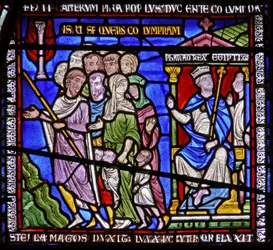 Detail eines der Bibelfenster, das den Pharao zeigt, wie er die Israeliten beobachtet (Detail)