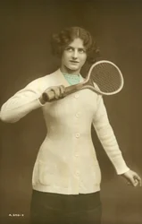 Mädchen mit Tennisschläger