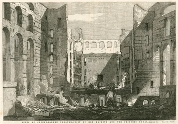 Ihre Majestät, begleitet von der Prinzessin Royal, besucht die Ruinen des Covent Garden Theatre, London