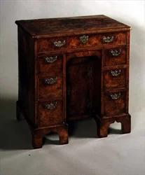 Kniehoher Schreibtisch, um 1710