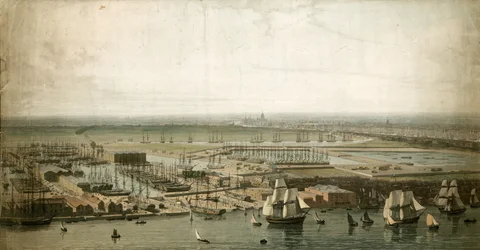 Londoner Docks mit der St. Pauls Kathedrale in der Ferne