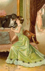 Mann küsst eine Frau