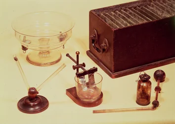 Originalausrüstung, verwendet von Sir Humphry Davy (1778-1829) in seinem elektrochemischen Experiment, frühes 19. Jahrhundert