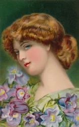 Hübsches rothaariges Mädchen mit Blumen
