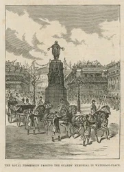 Königliche Prozession passiert das Guards Memorial am Waterloo Place