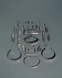 Der Cuerdale-Hort, angelsächsischer und Wikinger-Schatz, gefunden am Ufer des Flusses Ribble bei Cuerdale Hall, nahe Preston, Lancashire, Enddatum 901-5 n. Chr. (Silber)