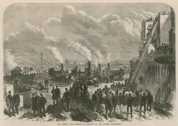 Die Londoner Feuerwehr bei einer Übung am Themseufer