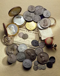 Verschiedene Medaillen und Artefakte im Zusammenhang mit Admiral Lord Nelson, 1798-1806