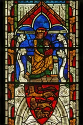 Fenster Ew, das die Jungfrau und das Kind und die Wappen von England darstellt