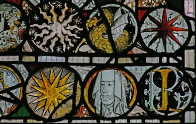 Fenster NW, Darstellung von Grotesken