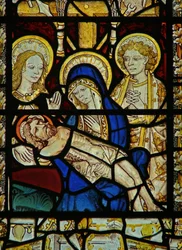Fenster, das die Pietà darstellt