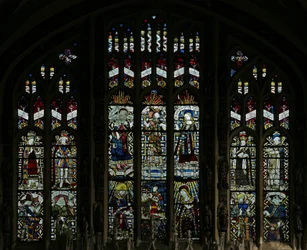 Fenster mit Darstellung des Ostfensters der Beauchamp-Kapelle (nach der Restaurierung)