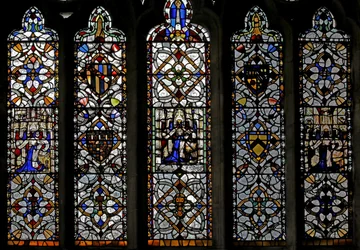 Fenster n4, Grisaille, St. Peter Emblem, Figuren, Wappenschilde