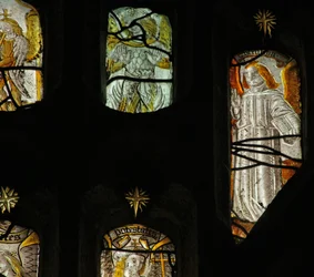 Fenster Nr. 1 zeigt die Engelshierarchie: Cherubim