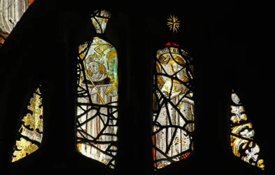 Fenster Nr. 1 zeigt die Engelshierarchie: Erzengel