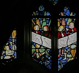 Fenster s2 mit dem singenden Engelschor; Engel - Weihrauch schwenkend