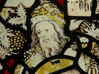 Fenster S4 mit einem König am Jessebaum