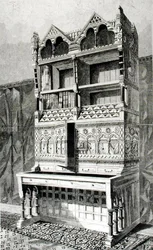 Schreibtisch und Bücherschrank in der Architekturausstellung, ausgeführt von Mr. James Forsyth, nach dem Entwurf von Mr. R. Norman Shaw