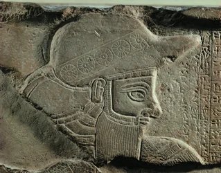 Adda-Hamiti-Inshushinak, König von Elam, Basrelief auf Stele, Kalkstein, aus Susa, Iran