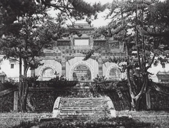 Peking, Si shan, Tsing i yuan, Chihli, Farbglasierte Tor in den Westlichen Hügeln bei Peking