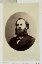 Rigault Raoul Adolf Georges (1846-1871). Journalist und Politiker, er wird in die Polizeipräfektur (20. März 1871) und in die Kommission für allgemeine Sicherheit (29. März 1871) berufen. In dieser Eigenschaft maßt er sich die Macht an, indem er seine