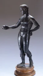 Bronzefigur, die ein Opfer darbringt. Etruskische Zivilisation, 4. Jahrhundert v. Chr.