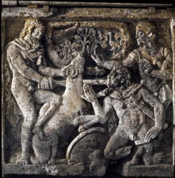Etruskische Kunst: „Odysseus im Reich der Toten opfert ein Schaf, um den blinden Seher von Theben, Teiresias, zu konsultieren“. Episode aus Homers Odyssee. Detail eines Flachreliefs eines Sarkophags aus dem 4. oder 3. Jahrhundert v. Chr. Aus Torre San Seve