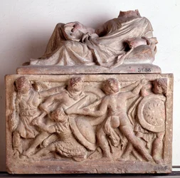 Terrakotta-Urne aus Chiusi, Italien - 2. Jahrhundert v. Chr. Dim 33x56x27 cm. Florenz, Museo Archeologico, inv 5686