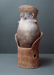 Etruskische Zivilisation, Begräbnisritus: geformtes kanopisches Ossuar, 8. Jahrhundert v. Chr. Vom Fundort Bisenzio