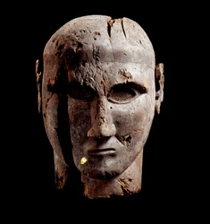 Kopf eines Mannes, Holzskulptur mit Goldspuren, 7. Jahrhundert v. Chr.