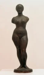 Stehende Schwimmerin