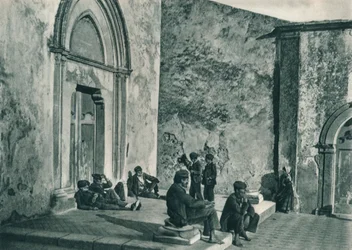 Rast vor einer Kirche, Taormina, Sizilien, Italien