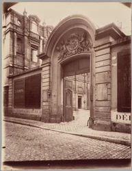 Hôtel Lamoignon, Rue Pavée 24