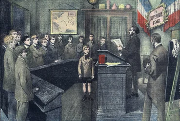 November 1923: In jeder Gemeinde Frankreichs las der Schulmeister am Tag vor dem Waffenstillstand die Namen der im Feld der Ehre gefallenen Einwohner vor und jeder Schüler antwortete „Tod für Frankreich“. Zeichnung von Damblans aus dem Jahr 1923