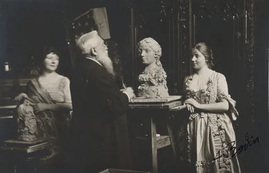[Madame Bardey, Rodin und Henriette, 31 Rue Campagne-Premiere, Paris], 1915-1916