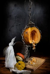 Geketteter Halloween-Kürbis