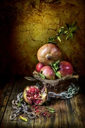 Rustikale Granatäpfel Stillleben
