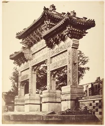 Bogen im Lama-Tempel in der Nähe von Peking, Oktober 1860
