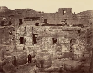 3. Hof des Großen Tempels von Medinet Habu oder Säulenhof. Theben