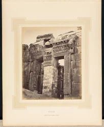 Syrien: Tor des Jupiter-Tempels in Baalbek