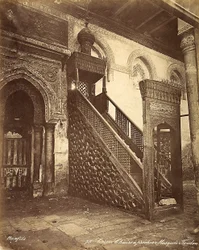 Der Minbar, antiker Holzstuhl, in der Moschee von Ibn Tulun in Kairo, Ägypten