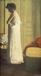 Femme retirant sa chemise
