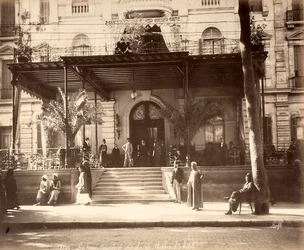 Eingang zum Hotel Shepheard in Kairo