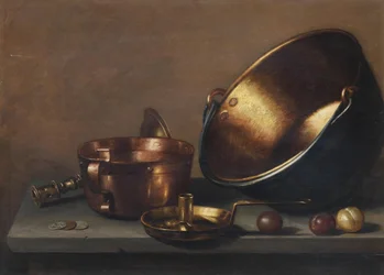 Stillleben mit Kupfertöpfen, Utensilien und Pflaumen auf einem Steinsims