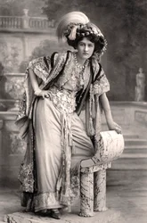 Elizabeth Firth, Schauspielerin, 1908
