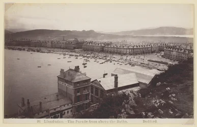 Llandudno - Die Parade von oben den Bädern