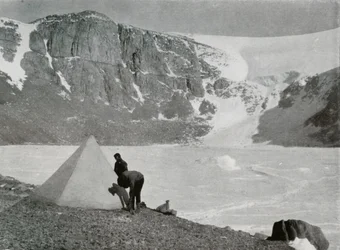 Der Teufelskessel, ein leerer Kessel in der südwestlichen Ecke des Granite Harbour, 1912, 1913