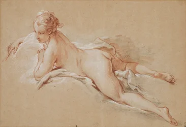 Femme allongée sur le ventre